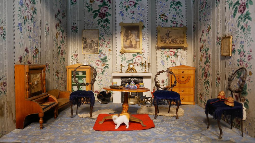 Victorian doll's house