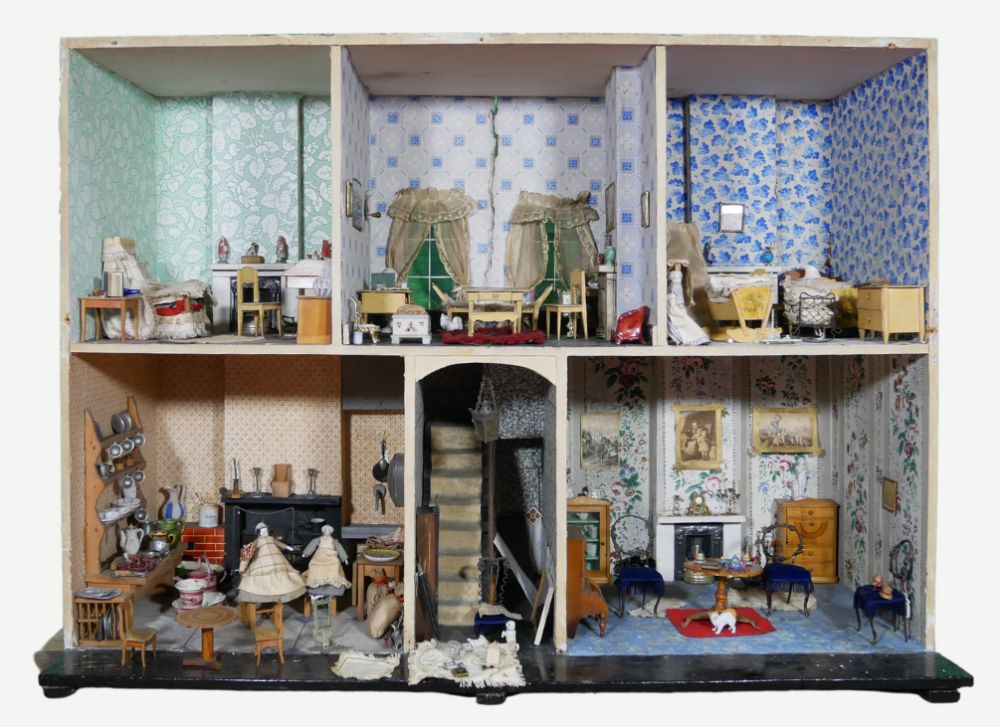 Victorian 2024 dolls house